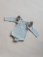 Long Flutter Sleeve Leo - Gray Stripe